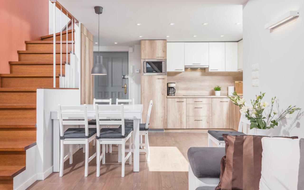 Cheerful Air Conditioned Apartment With Mezzanine And Parking - Old Town คราคูฟ ภายนอก รูปภาพ