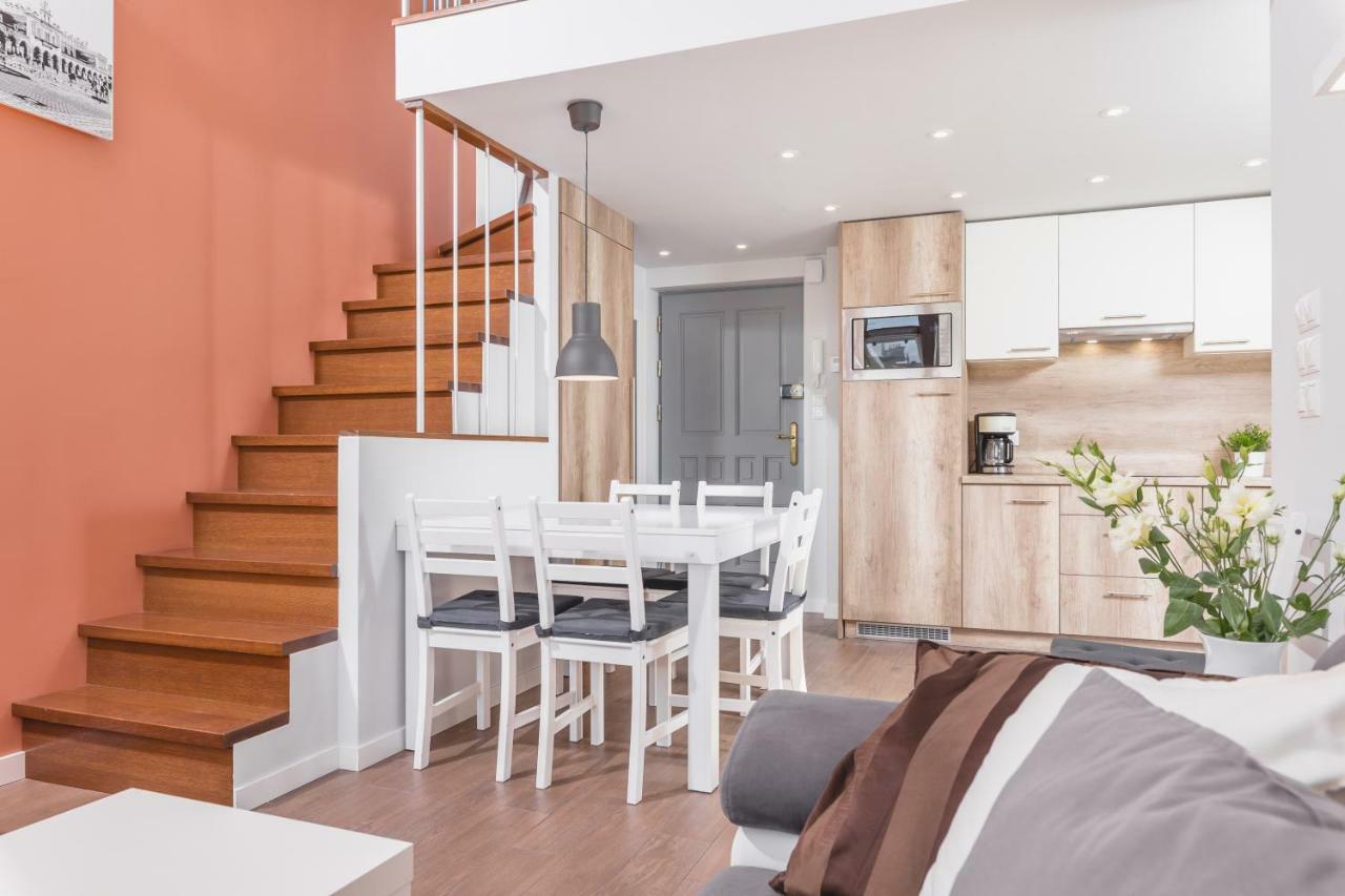 Cheerful Air Conditioned Apartment With Mezzanine And Parking - Old Town คราคูฟ ภายนอก รูปภาพ