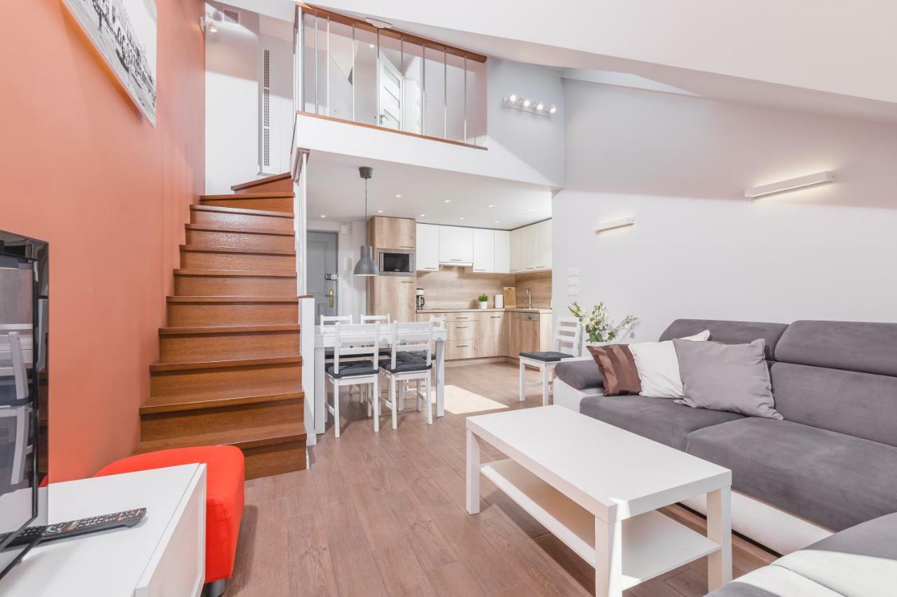 Cheerful Air Conditioned Apartment With Mezzanine And Parking - Old Town คราคูฟ ภายนอก รูปภาพ
