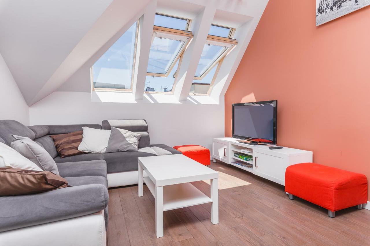 Cheerful Air Conditioned Apartment With Mezzanine And Parking - Old Town คราคูฟ ภายนอก รูปภาพ