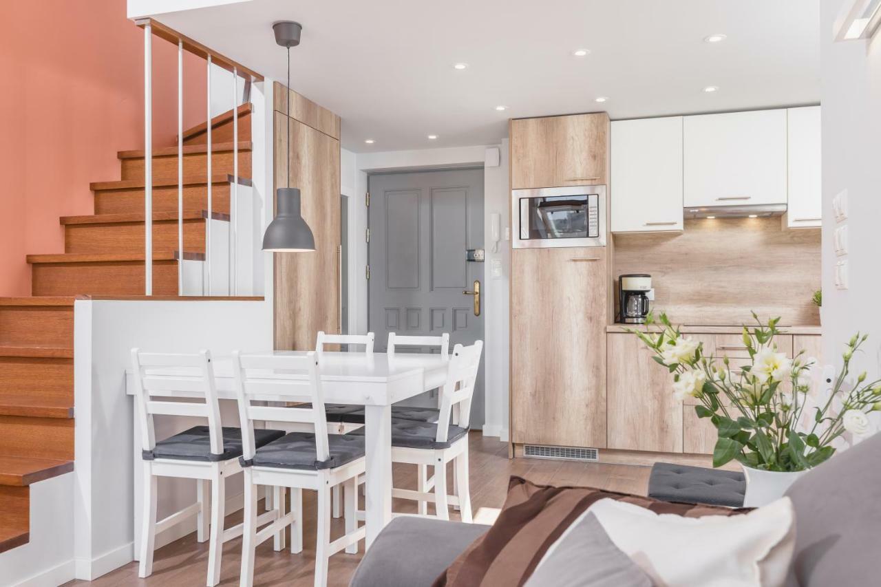 Cheerful Air Conditioned Apartment With Mezzanine And Parking - Old Town คราคูฟ ภายนอก รูปภาพ