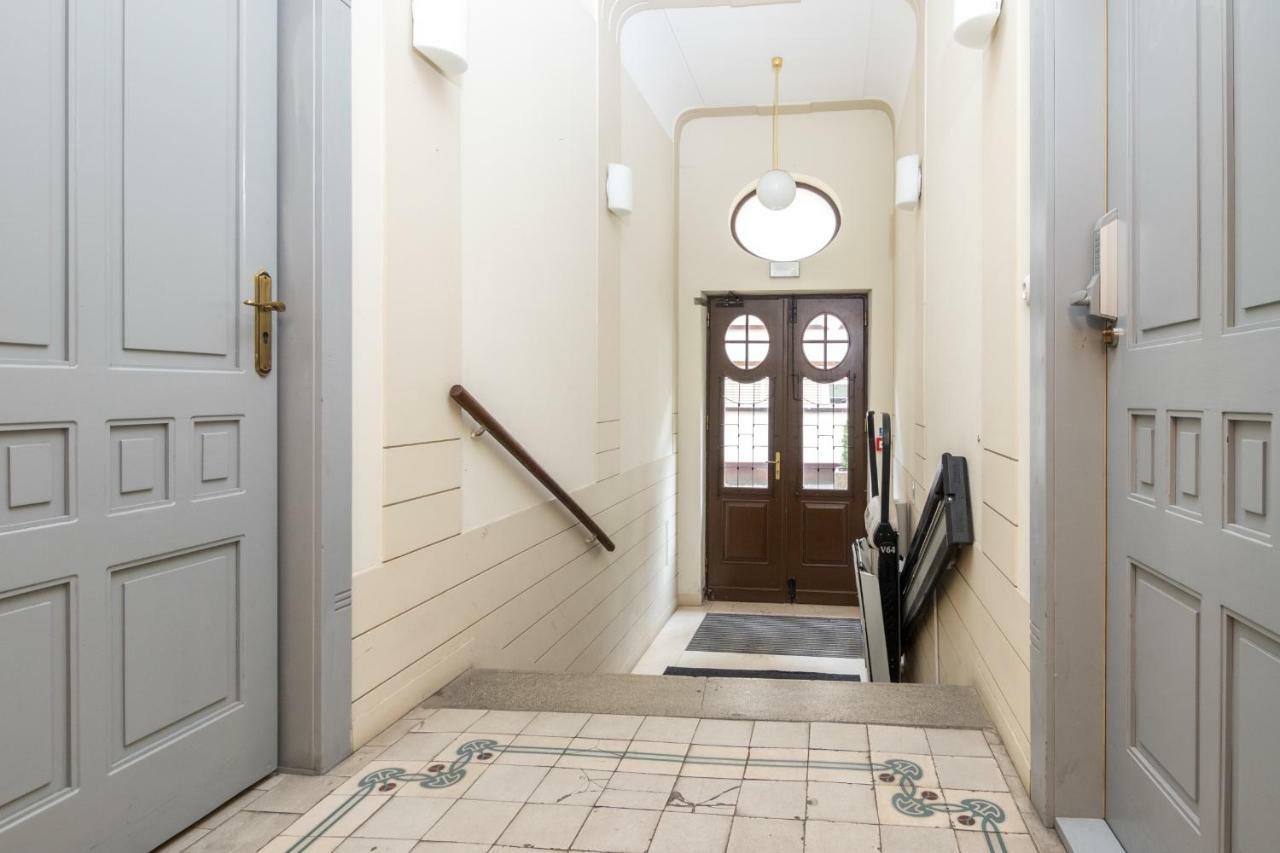 Cheerful Air Conditioned Apartment With Mezzanine And Parking - Old Town คราคูฟ ภายนอก รูปภาพ