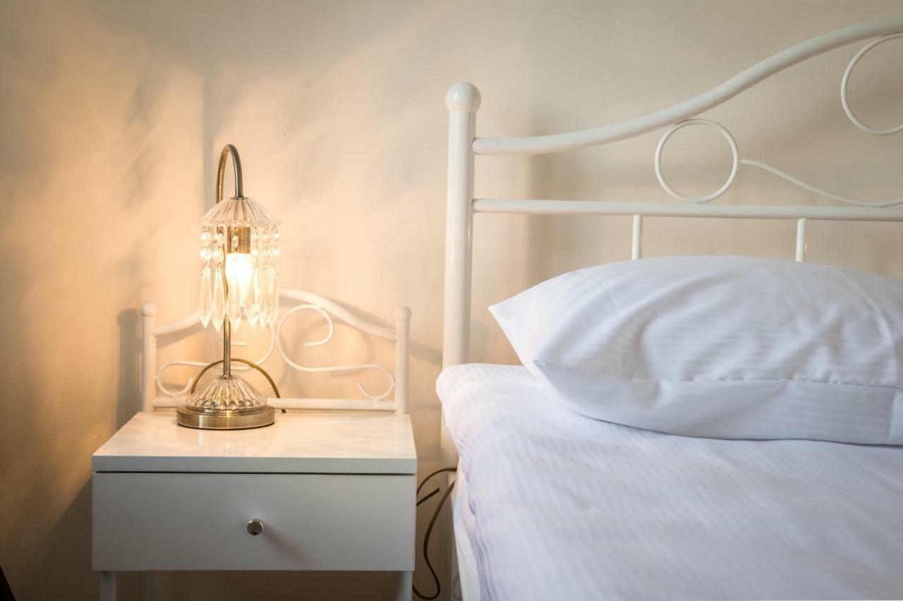 Cheerful Air Conditioned Apartment With Mezzanine And Parking - Old Town คราคูฟ ภายนอก รูปภาพ