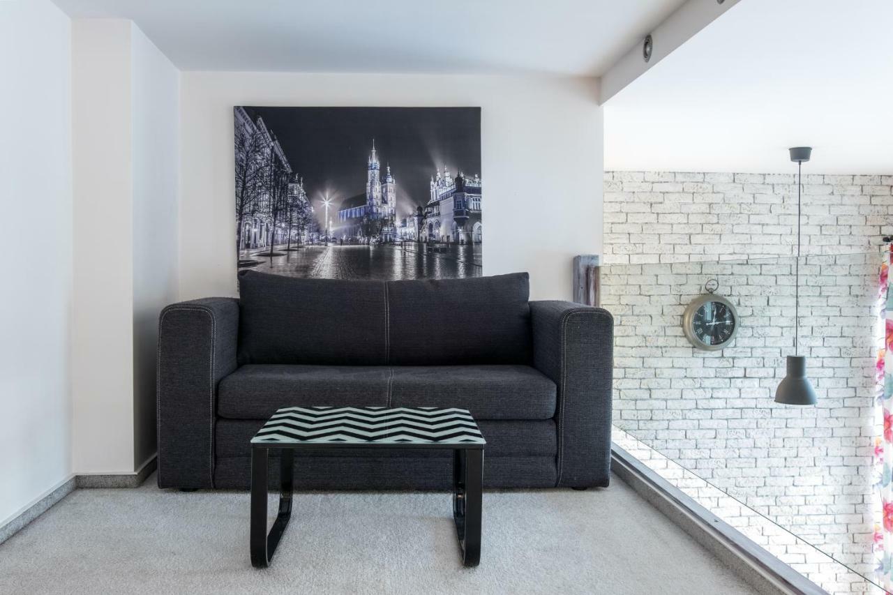 Cheerful Air Conditioned Apartment With Mezzanine And Parking - Old Town คราคูฟ ภายนอก รูปภาพ