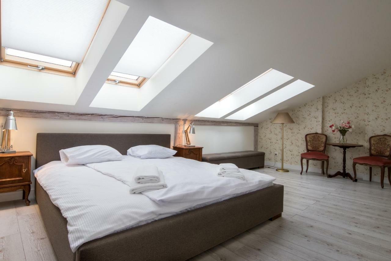 Cheerful Air Conditioned Apartment With Mezzanine And Parking - Old Town คราคูฟ ภายนอก รูปภาพ