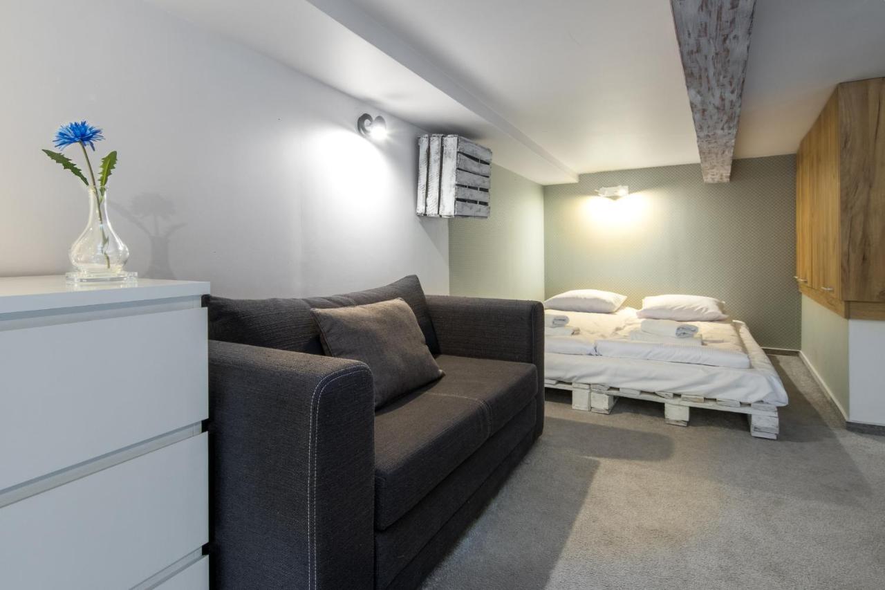 Cheerful Air Conditioned Apartment With Mezzanine And Parking - Old Town คราคูฟ ภายนอก รูปภาพ