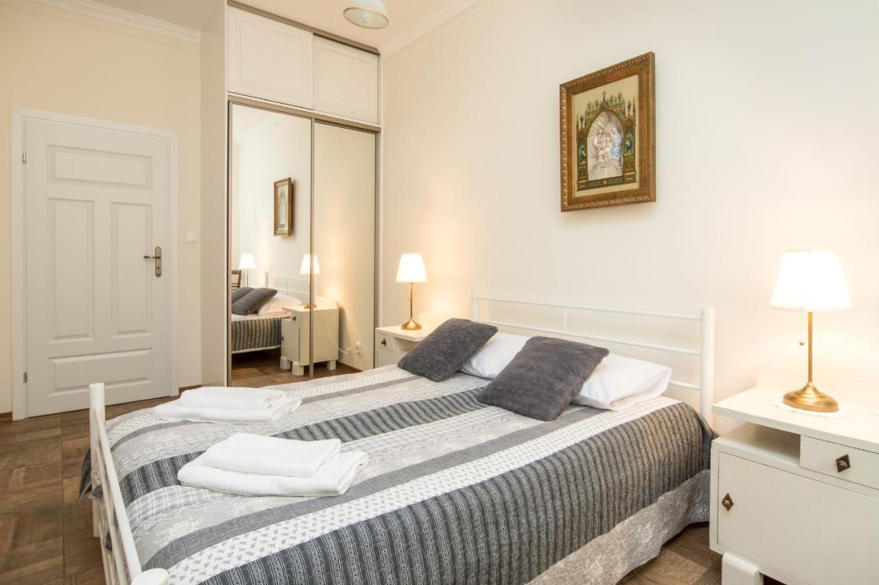 Cheerful Air Conditioned Apartment With Mezzanine And Parking - Old Town คราคูฟ ภายนอก รูปภาพ